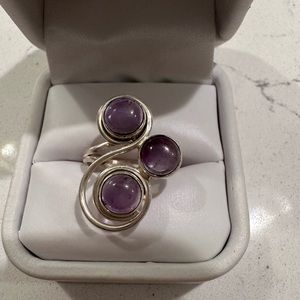 Silver & amethyst ring 7